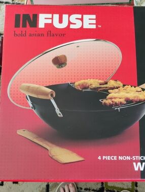 NIB Carbon Steel Non-Stick Wok Set with Wooden Spatula and Glass Lid